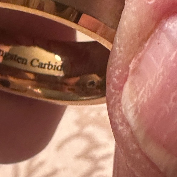 Tungsten yellow gold toned men’s wedding band ring - Picture 8 of 10